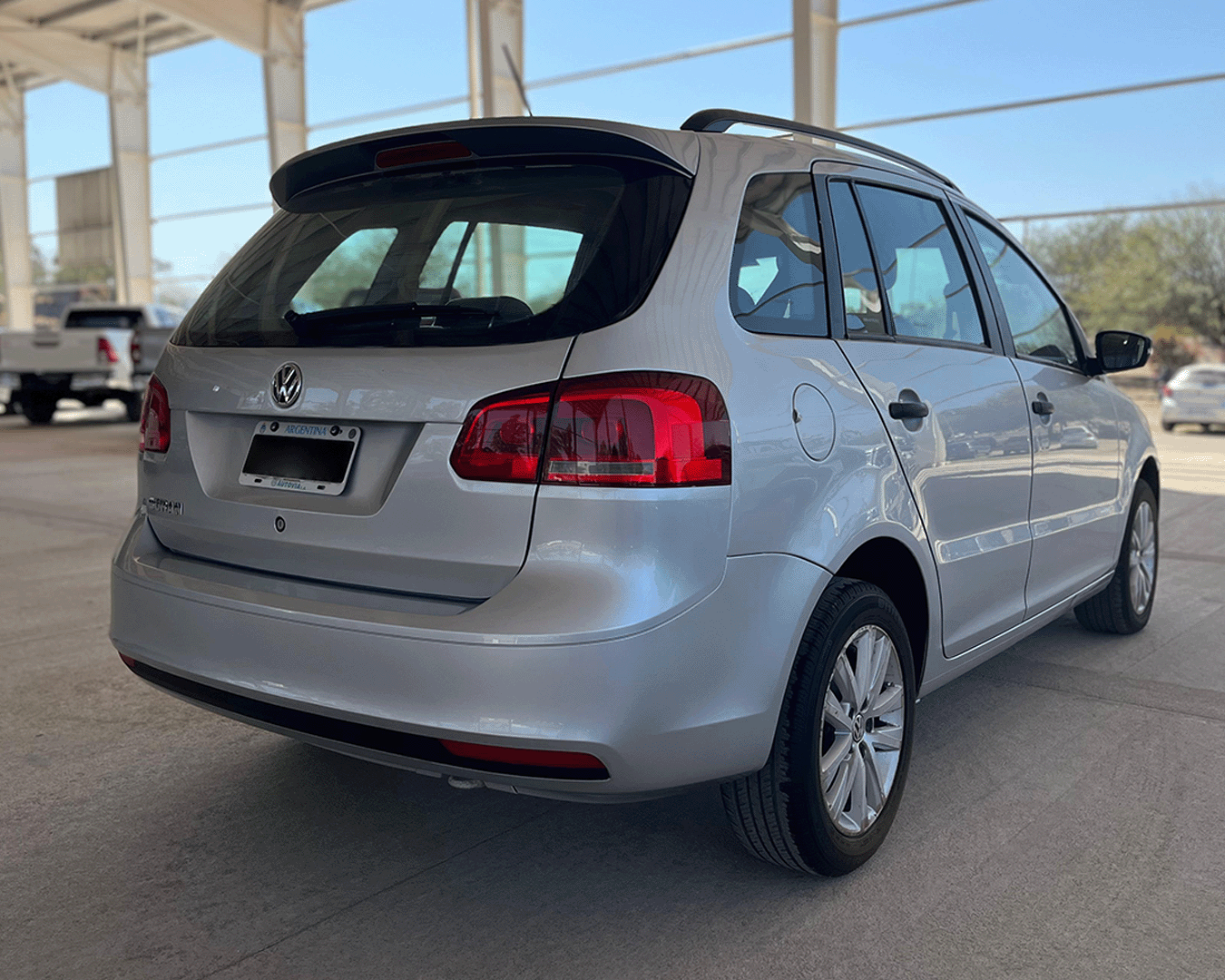 VOLKSWAGEN SURAN  1.6 5D 604 5P