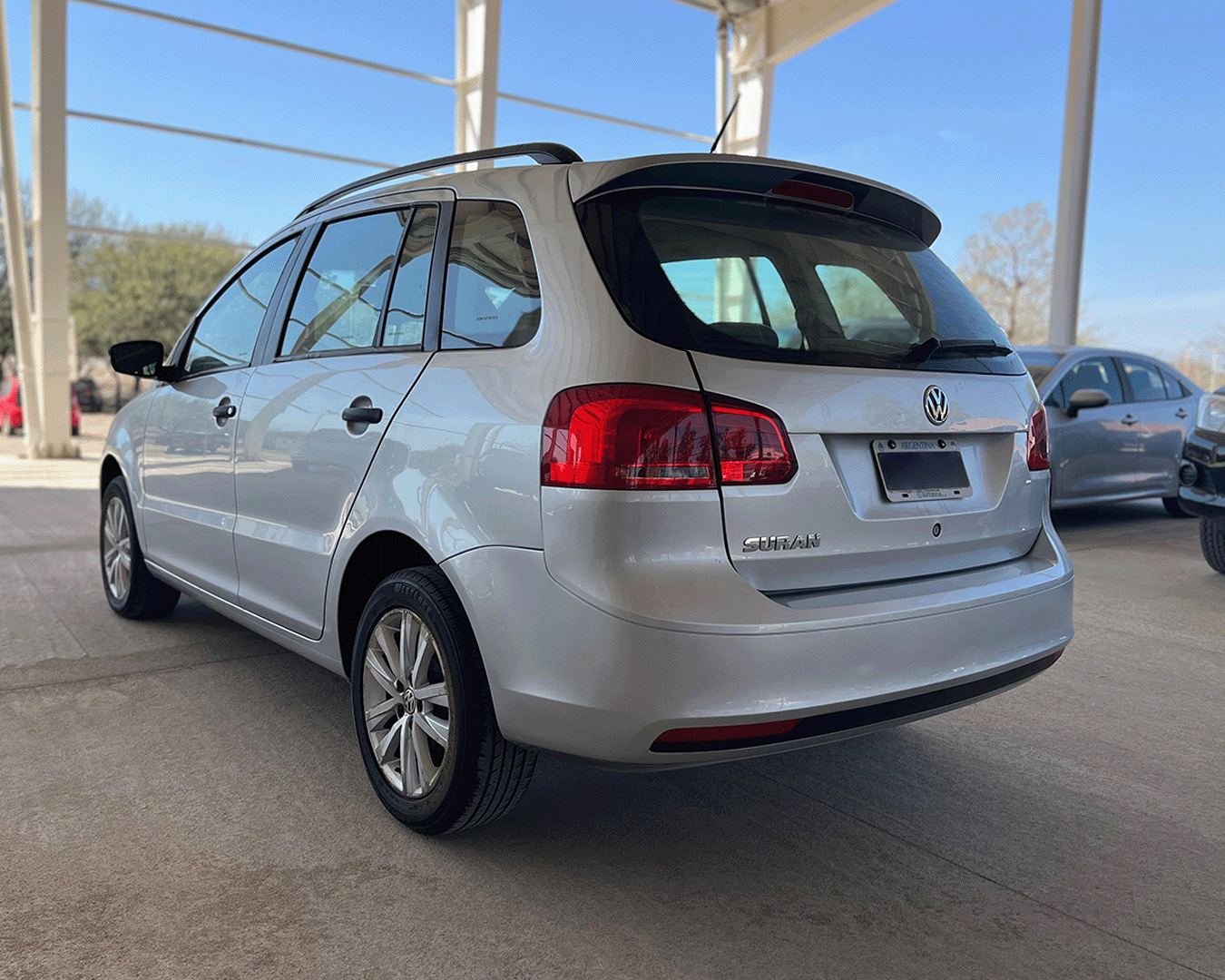 VOLKSWAGEN SURAN  1.6 5D 604 5P